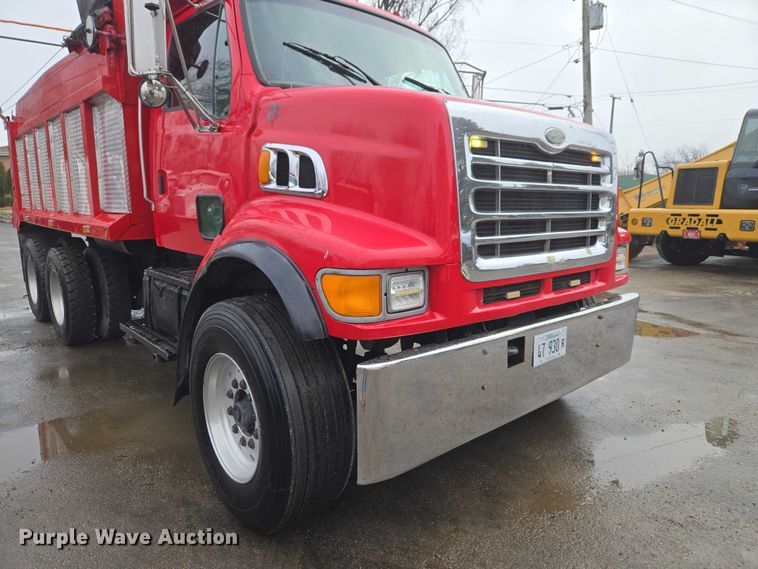 image for item ET1413 1998 Ford LT8000 dump truck