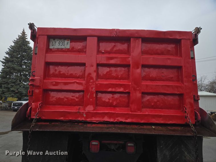 image for item ET1413 1998 Ford LT8000 dump truck