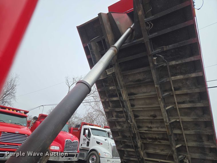 image for item ET1413 1998 Ford LT8000 dump truck