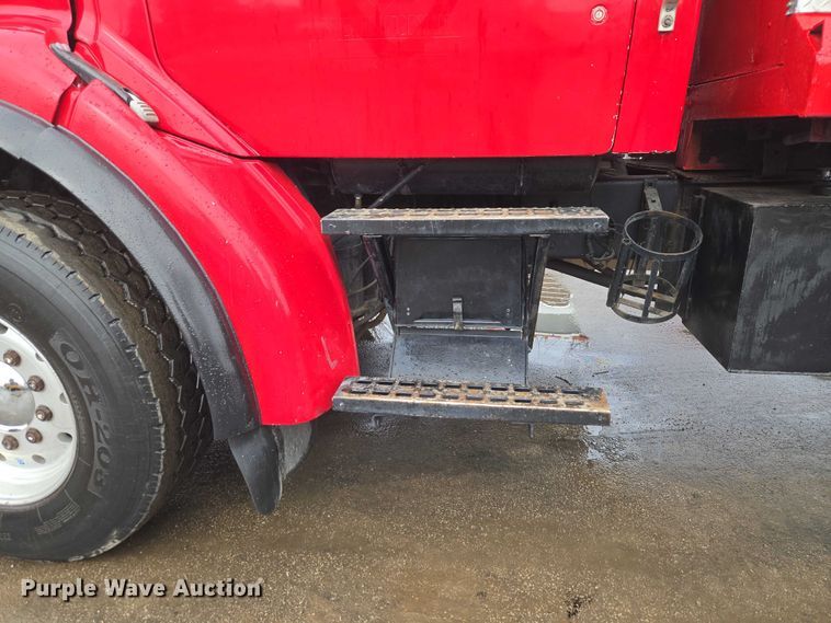 image for item ET1413 1998 Ford LT8000 dump truck