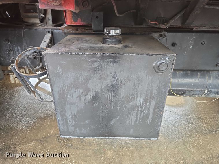 image for item ET1413 1998 Ford LT8000 dump truck