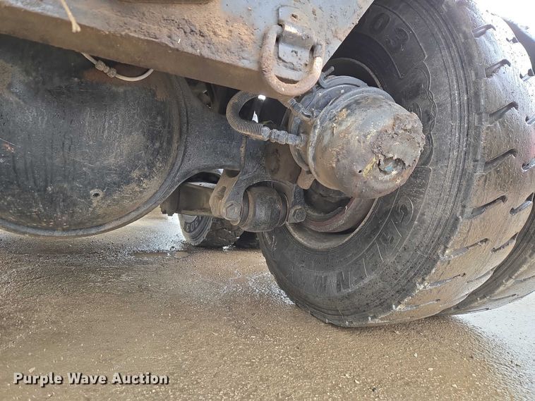 image for item ET1413 1998 Ford LT8000 dump truck