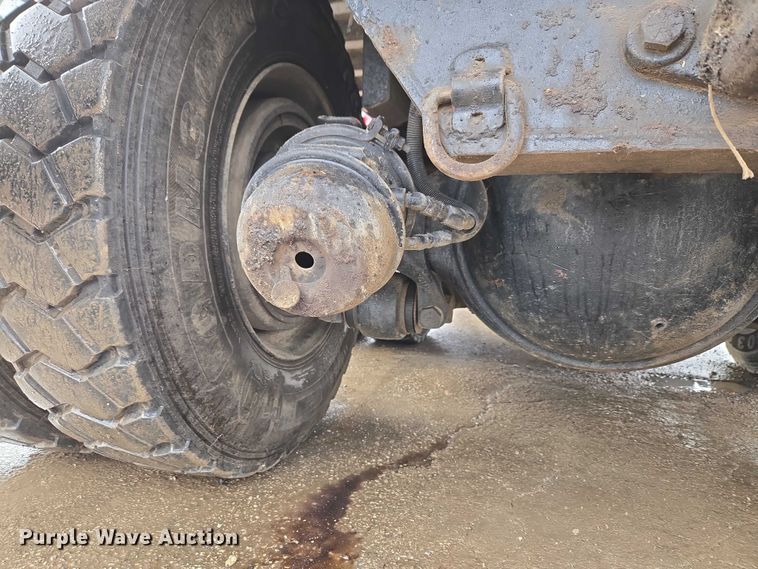 image for item ET1413 1998 Ford LT8000 dump truck