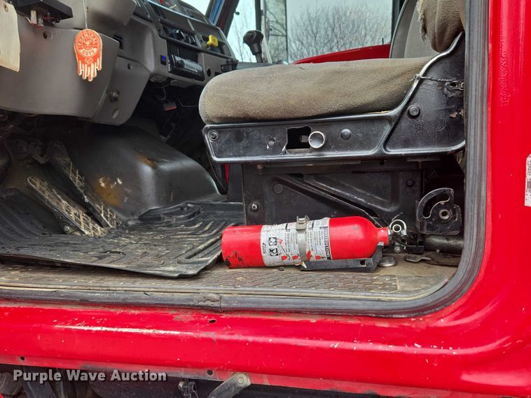 image for item ET1413 1998 Ford LT8000 dump truck