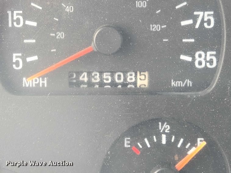 image for item ET1413 1998 Ford LT8000 dump truck