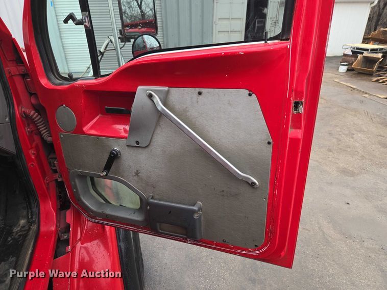 image for item ET1413 1998 Ford LT8000 dump truck