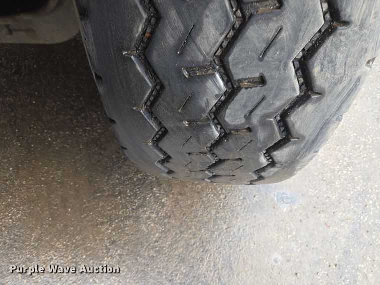 image for item ET1413 1998 Ford LT8000 dump truck