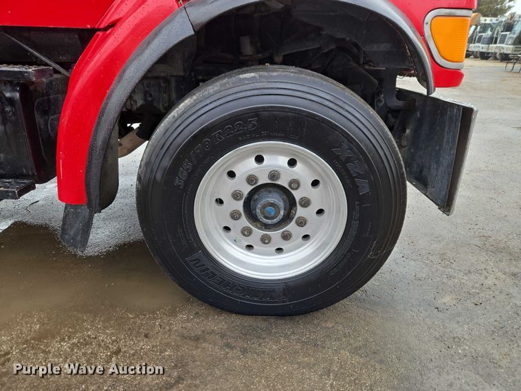 image for item ET1413 1998 Ford LT8000 dump truck