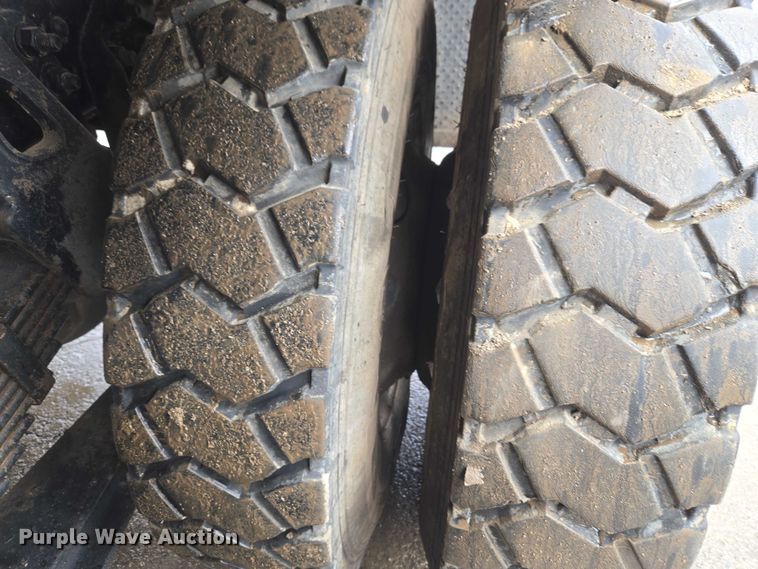 image for item ET1413 1998 Ford LT8000 dump truck