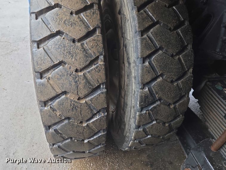 image for item ET1413 1998 Ford LT8000 dump truck