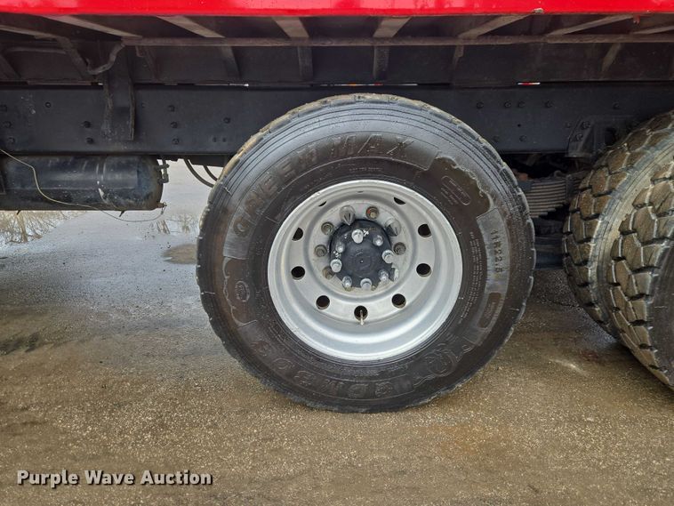 image for item ET1413 1998 Ford LT8000 dump truck