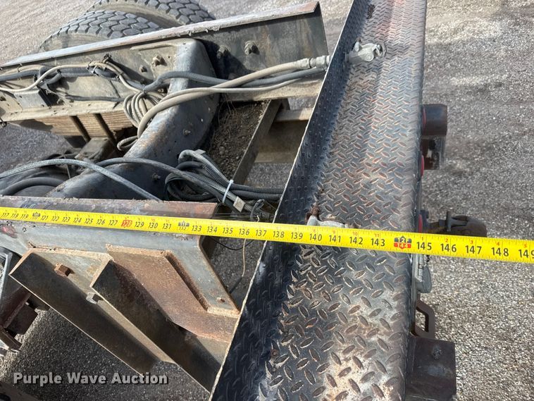 image for item ET4399 1987 Ford L8000 truck cab and chassis