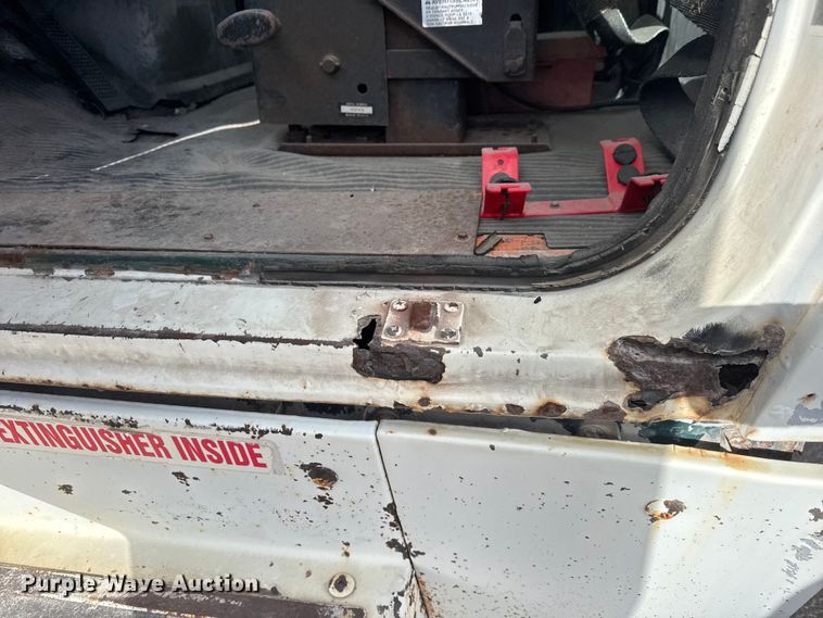 image for item ET4399 1987 Ford L8000 truck cab and chassis