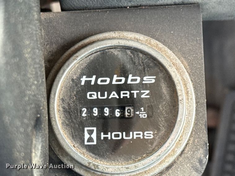 image for item ET4399 1987 Ford L8000 truck cab and chassis