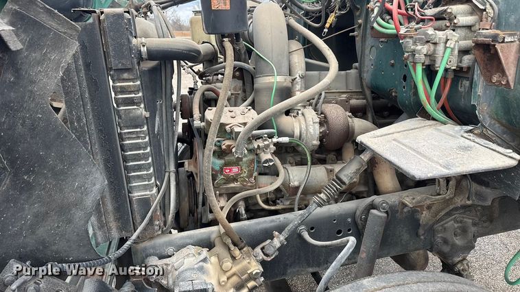 image for item ET4399 1987 Ford L8000 truck cab and chassis