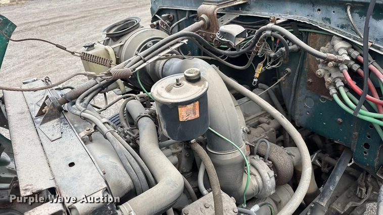 image for item ET4399 1987 Ford L8000 truck cab and chassis