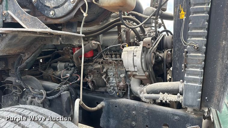 image for item ET4399 1987 Ford L8000 truck cab and chassis