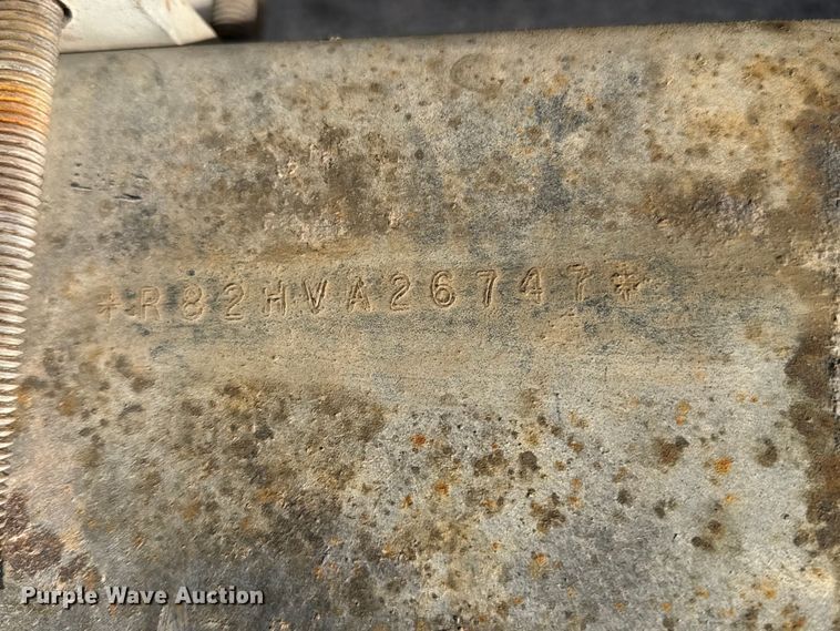 image for item ET4399 1987 Ford L8000 truck cab and chassis