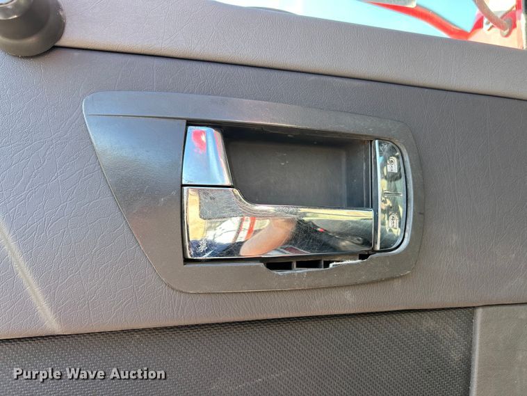 image for item ET6961 2011 Kenworth T8 Series semi truck