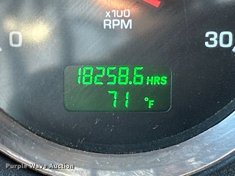 image for item ET6961 2011 Kenworth T8 Series semi truck