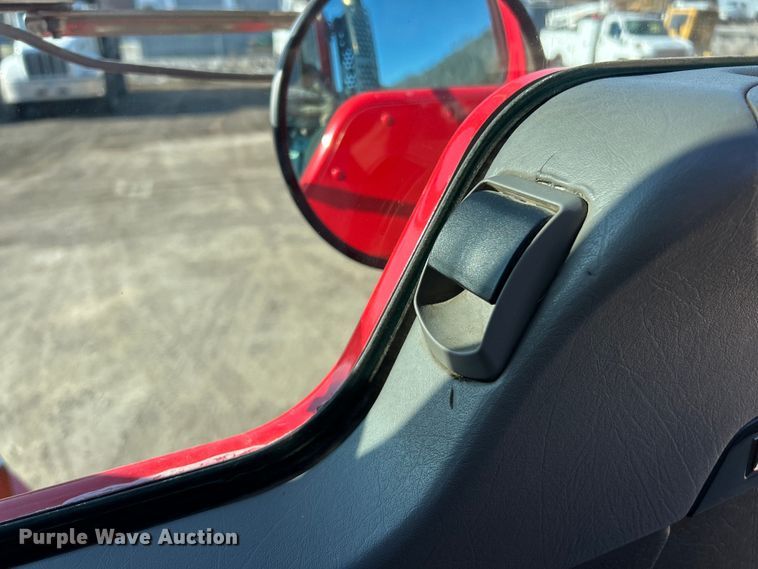 image for item ET6961 2011 Kenworth T8 Series semi truck