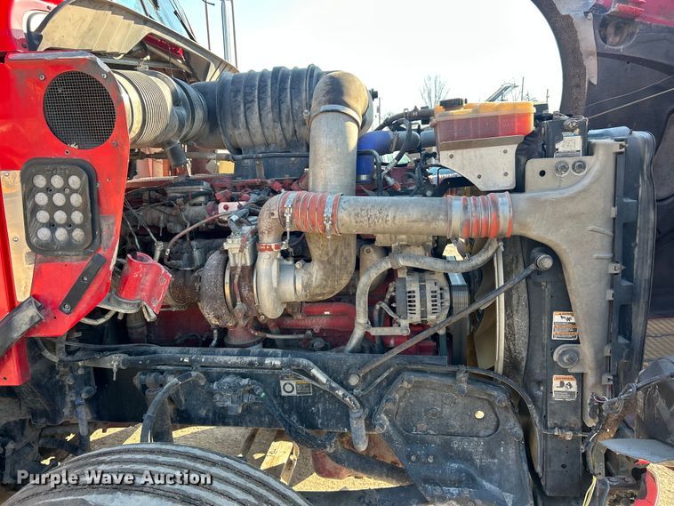 image for item ET6961 2011 Kenworth T8 Series semi truck