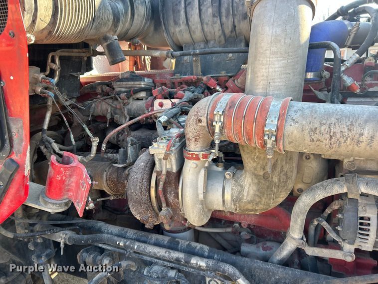 image for item ET6961 2011 Kenworth T8 Series semi truck