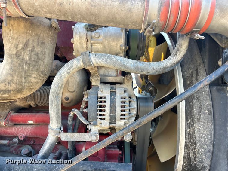 image for item ET6961 2011 Kenworth T8 Series semi truck