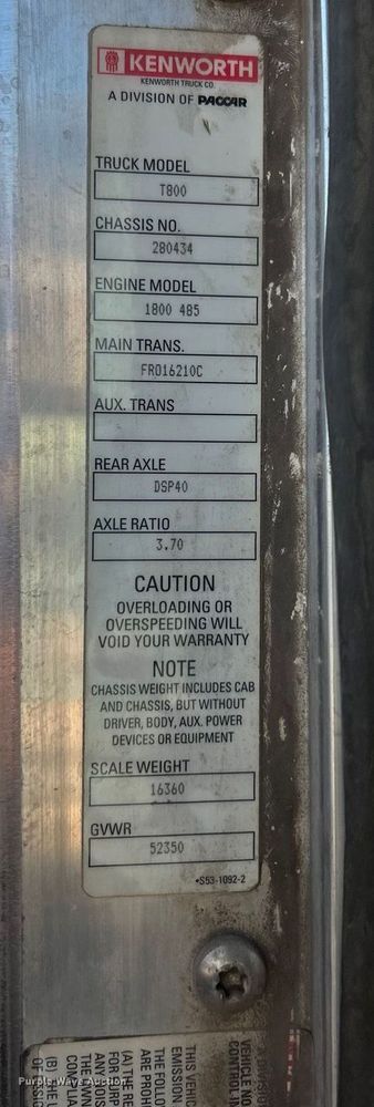 image for item ET6961 2011 Kenworth T8 Series semi truck