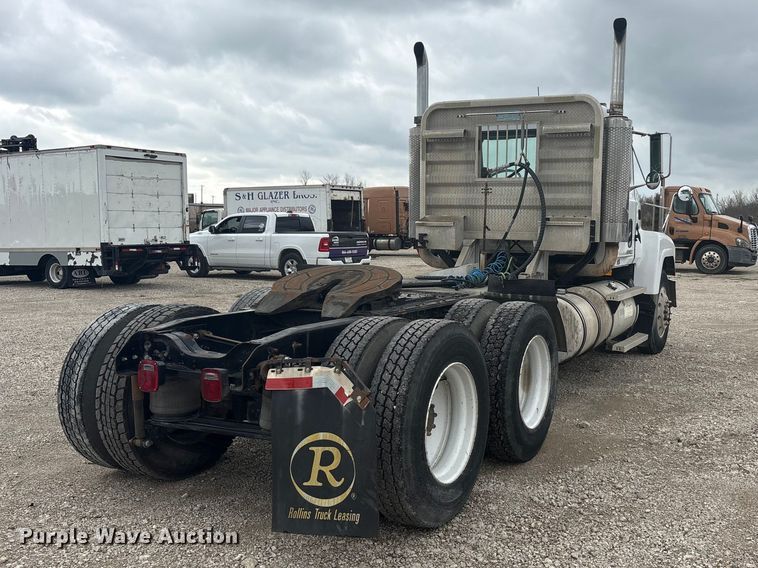 image for item EU0338 2001 Mack CH613 semi truck