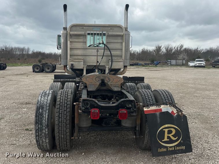 image for item EU0338 2001 Mack CH613 semi truck