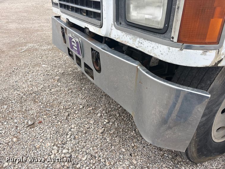 image for item EU0338 2001 Mack CH613 semi truck