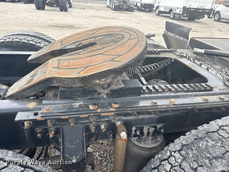 image for item EU0338 2001 Mack CH613 semi truck