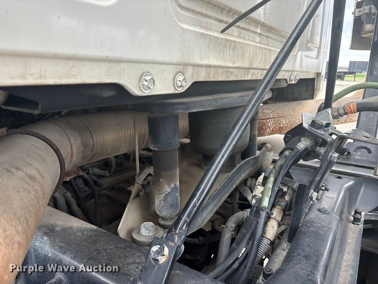 image for item EU0338 2001 Mack CH613 semi truck