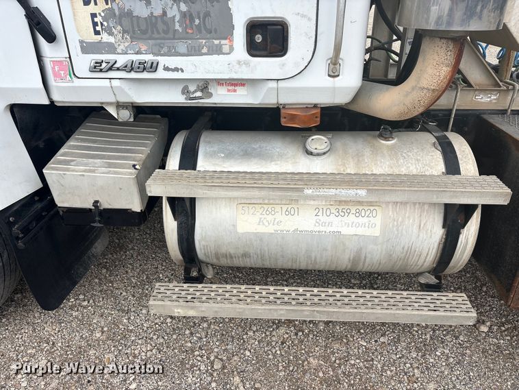 image for item EU0338 2001 Mack CH613 semi truck