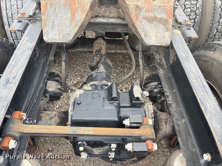 image for item EU0338 2001 Mack CH613 semi truck