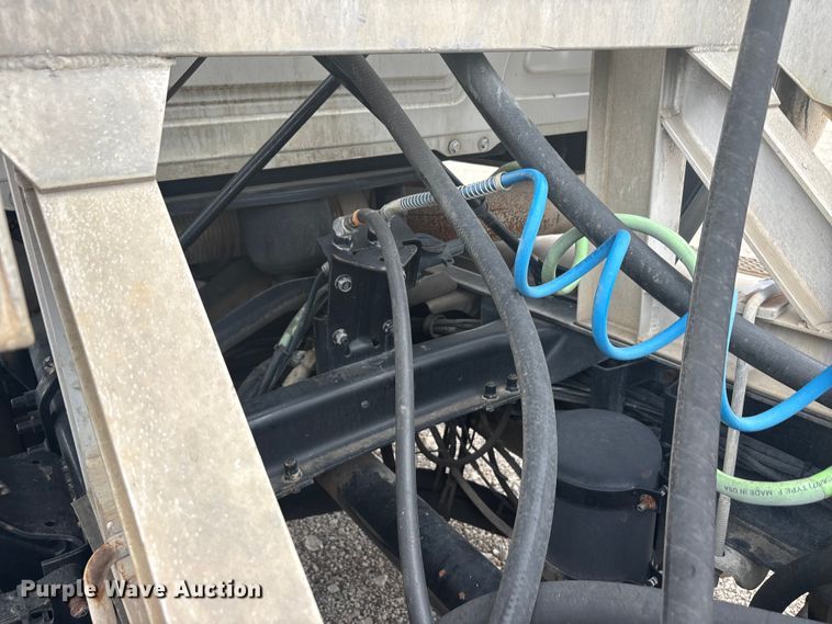 image for item EU0338 2001 Mack CH613 semi truck