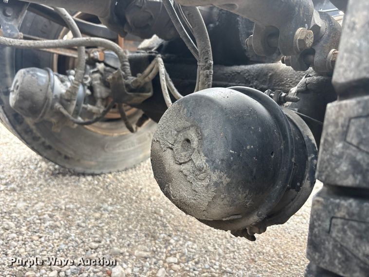 image for item EU0338 2001 Mack CH613 semi truck