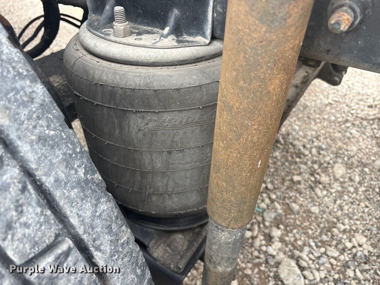 image for item EU0338 2001 Mack CH613 semi truck