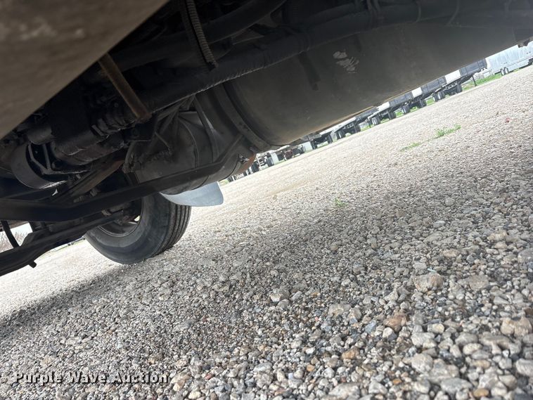 image for item EU0338 2001 Mack CH613 semi truck