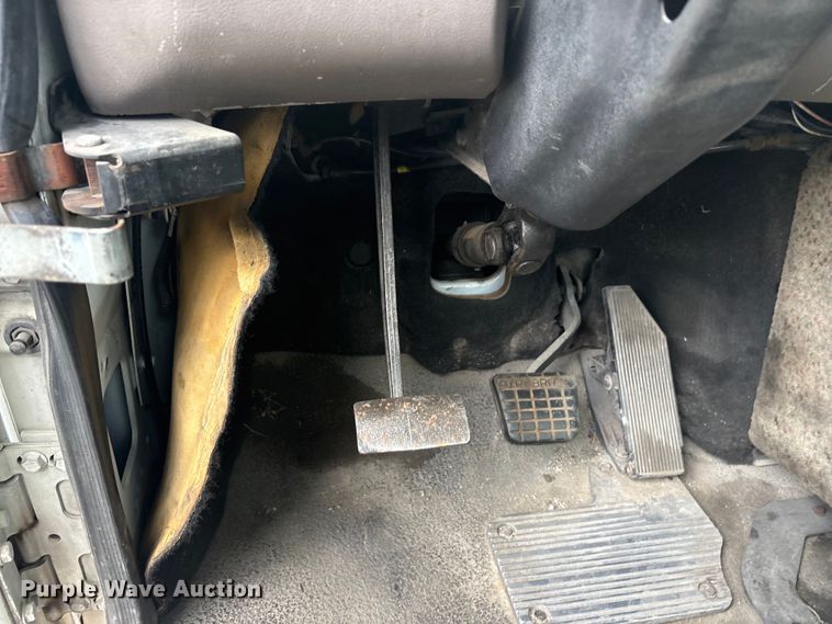 image for item EU0338 2001 Mack CH613 semi truck