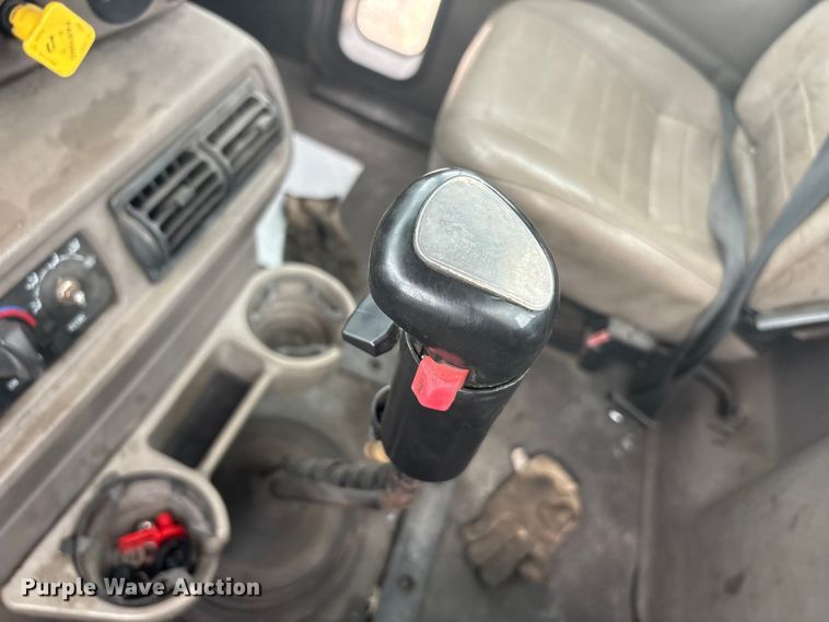 image for item EU0338 2001 Mack CH613 semi truck