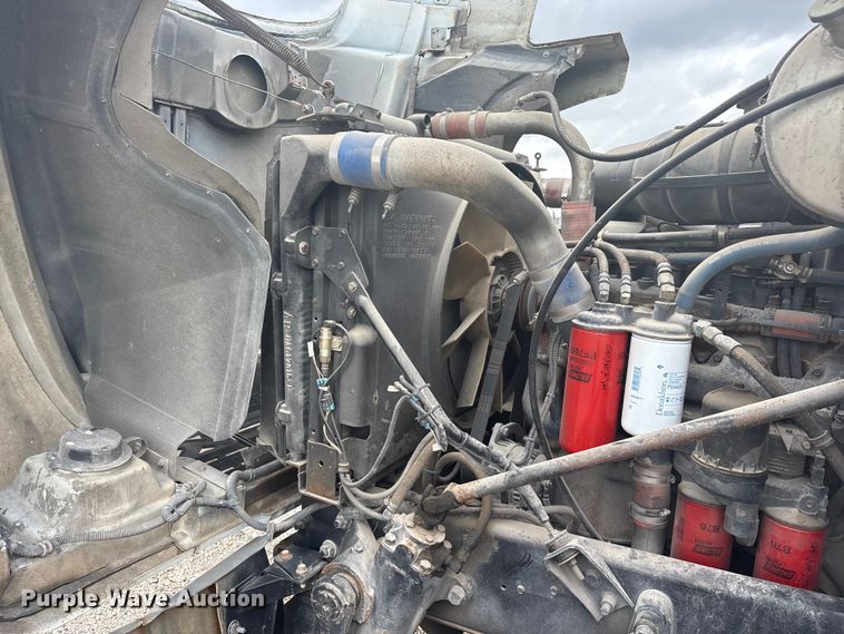 image for item EU0338 2001 Mack CH613 semi truck