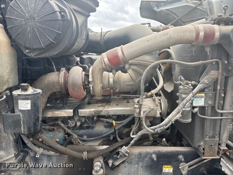 image for item EU0338 2001 Mack CH613 semi truck