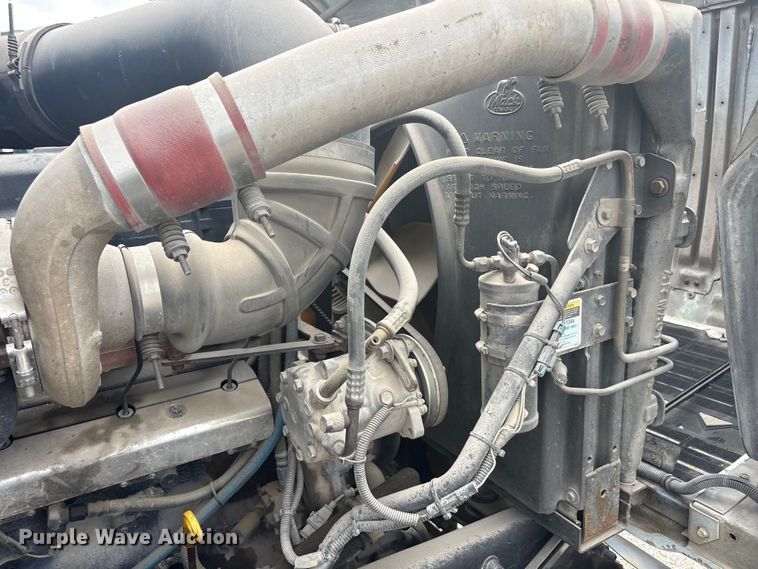 image for item EU0338 2001 Mack CH613 semi truck