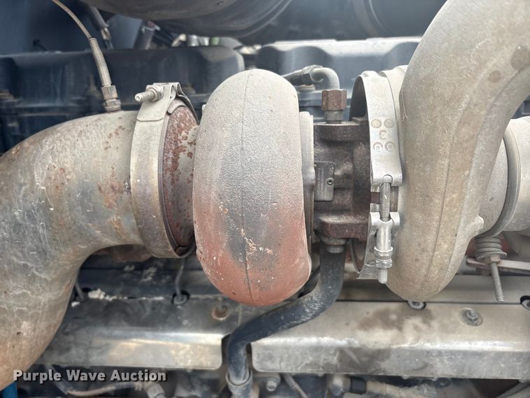 image for item EU0338 2001 Mack CH613 semi truck