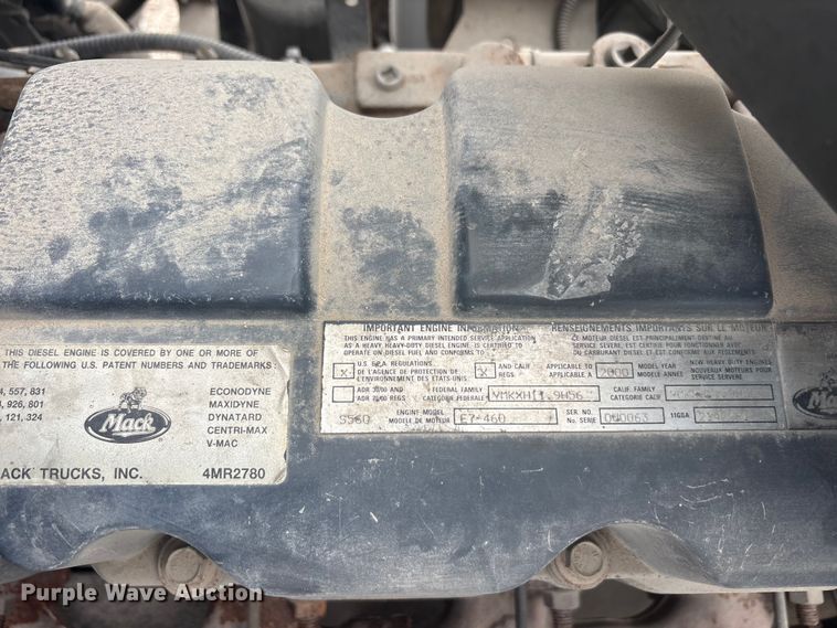 image for item EU0338 2001 Mack CH613 semi truck