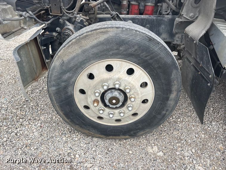 image for item EU0338 2001 Mack CH613 semi truck