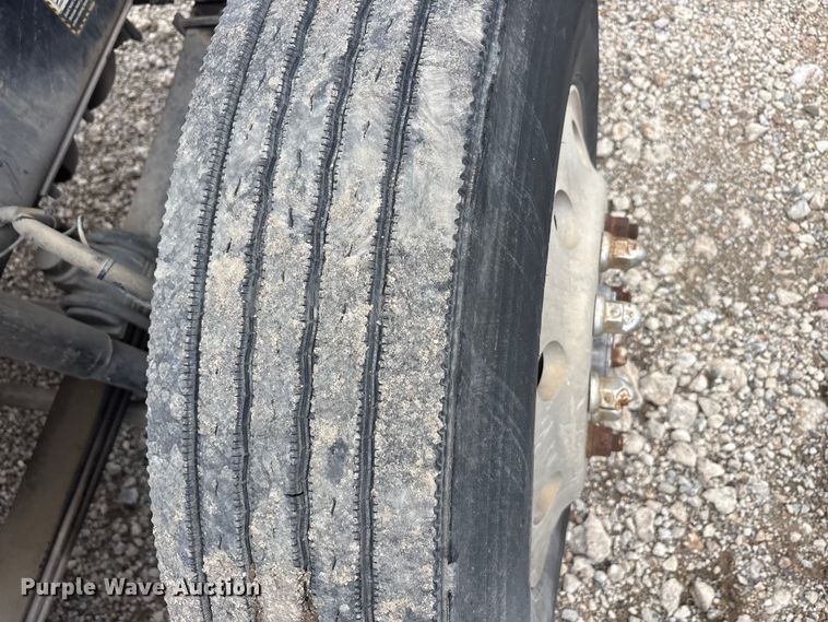 image for item EU0338 2001 Mack CH613 semi truck