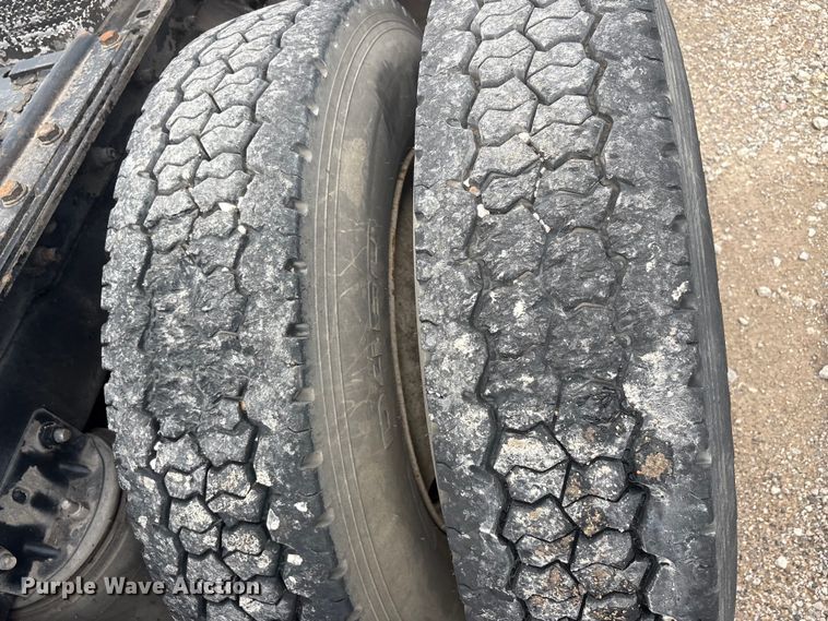 image for item EU0338 2001 Mack CH613 semi truck